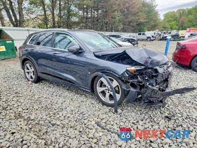 Czwarte zdjęcie samochodu z boku: 2025 AUDI Q5 PRESTIGE VIN:WA13AAGU5S2013563 - miniatura