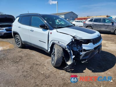 Czwarte zdjęcie samochodu z boku: 2024 JEEP COMPASS TRAILHAWK VIN:3C4NJDDN7RT158707 - miniatura