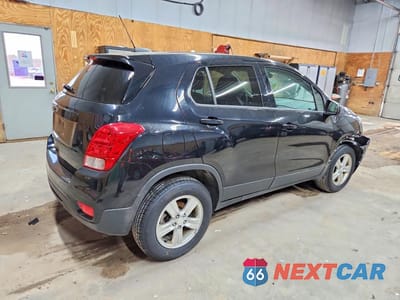 Trzecie zdjęcie samochodu z tyłu: 2019 CHEVROLET TRAX LS VIN:3GNCJNSB4KL281271 - miniatura