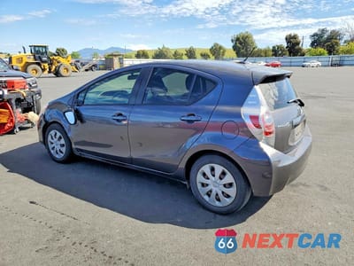 Drugie zdjęcie samochodu z przodu: 2013 TOYOTA PRIUS C THREE VIN:JTDKDTB30D1034428 - miniatura