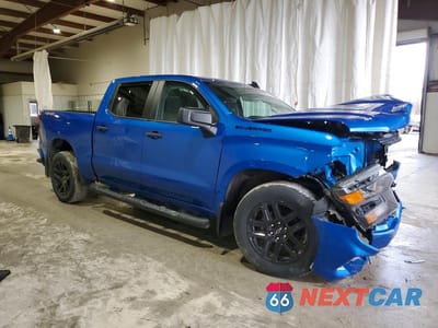 Czwarte zdjęcie samochodu z boku: 2023 CHEVROLET SILVERADO K1500 CUSTOM VIN:3GCPDBEK8PG267630 - miniatura