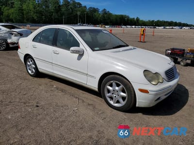 Czwarte zdjęcie samochodu z boku: 2003 MERCEDES-BENZ C 240 VIN:WDBRF61J83A412342 - miniatura