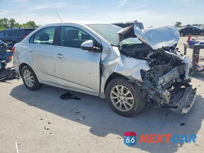 Czwarte zdjęcie samochodu z boku: 2017 CHEVROLET SONIC LT VIN:1G1JD5SH9H4171707 - miniatura