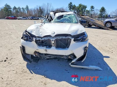 Piąte zdjęcie samochodu w środku: 2024 BMW X3 M VIN:5YM13EC01R9V31650 - miniatura