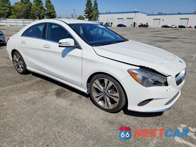 Czwarte zdjęcie samochodu z boku: 2018 MERCEDES-BENZ CLA 250 VIN:WDDSJ4EB4JN692264 - miniatura