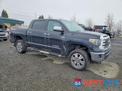 Czwarte zdjęcie samochodu z boku: 2018 TOYOTA TUNDRA LIMITED VIN:5TFHY5F18JX677962 - miniatura