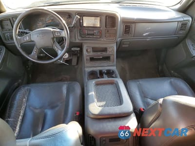 Zdjęcie 8 z 12 samochodu: 2005 CHEVROLET SILVERADO K2500 HEAVY DUTY VIN:1GCHK23245F855813 - miniatura