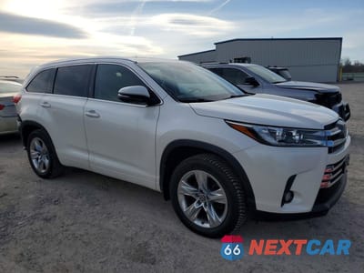 Czwarte zdjęcie samochodu z boku: 2018 TOYOTA HIGHLANDER LIMITED VIN:5TDDZRFH4JS865836 - miniatura