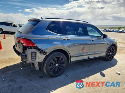 Trzecie zdjęcie samochodu z tyłu: 2021 VOLKSWAGEN TIGUAN SE VIN:3VV2B7AX2MM081577 - miniatura