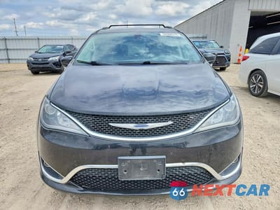 Piąte zdjęcie samochodu w środku: 2018 CHRYSLER PACIFICA TOURING L VIN:2C4RC1BG3JR124110 - miniatura