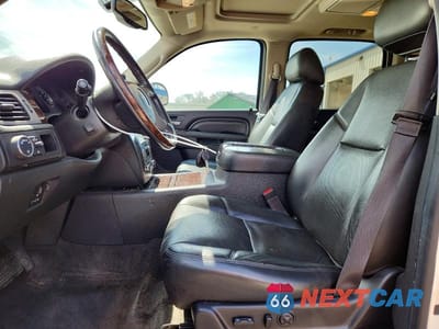 Zdjęcie 7 z 12 samochodu: 2013 GMC YUKON XL DENALI VIN:1GKS2MEF3DR335363 - miniatura