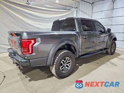 Trzecie zdjęcie samochodu z tyłu: 2017 FORD F150 RAPTOR VIN:1FTFW1RG4HFB46781 - miniatura