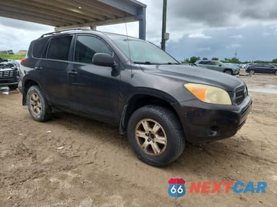 Czwarte zdjęcie samochodu z boku: 2006 TOYOTA RAV4 BASE VIN:JTMZD33V465020493 - miniatura