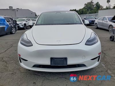 Piąte zdjęcie samochodu w środku: 2024 TESLA MODEL Y VIN:7SAYGAEE2RF054149 - miniatura