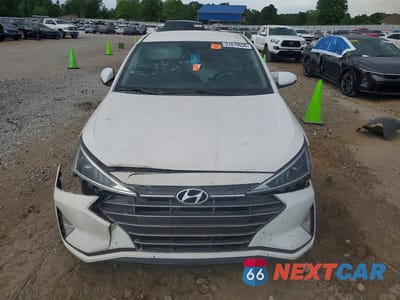 Piąte zdjęcie samochodu w środku: 2019 HYUNDAI ELANTRA SEL VIN:5NPD84LF3KH436641 - miniatura