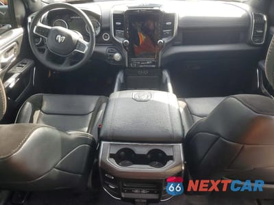 Zdjęcie 8 z 12 samochodu: 2025 RAM 1500 LARAMIE VIN:1C6SRFJP4SN582470 - miniatura