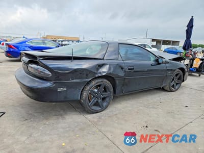 Trzecie zdjęcie samochodu z tyłu: 2002 CHEV CAMARO VIN:2G1FP22K222117704 - miniatura