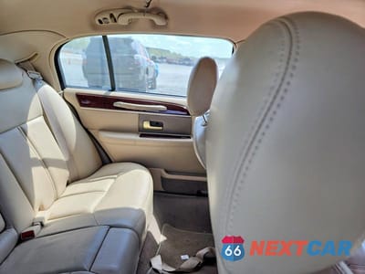 Zdjęcie 10 z 12 samochodu: 2005 LINCOLN TOWN CAR SIGNATURE LONG WHEELBASE VIN:1LNHM85W05Y608012 - miniatura