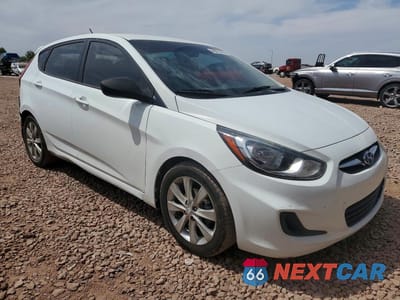 Czwarte zdjęcie samochodu z boku: 2013 HYUNDAI ACCENT SE VIN:KMHCU5AEXDU086713 - miniatura