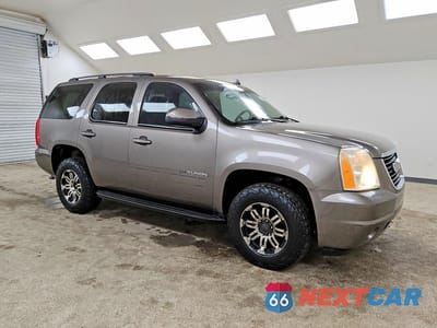Czwarte zdjęcie samochodu z boku: 2011 GMC YUKON SLE VIN:1GKS2AE00BR273699 - miniatura