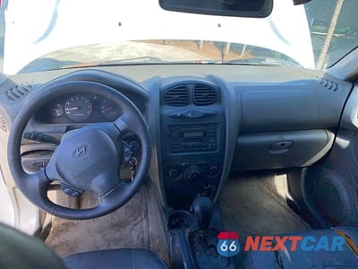 Zdjęcie 9 z 14 samochodu: 2001 HYUNDAI SANTA FE GL VIN:KM8SC83D01U126863 - miniatura