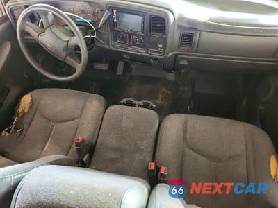 Zdjęcie 8 z 12 samochodu: 2004 GMC SIERRA VIN:1GTHC29U24E387428 - miniatura