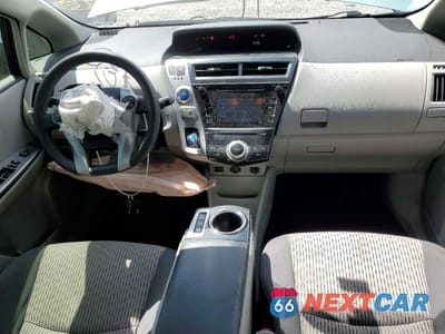 Zdjęcie 8 z 12 samochodu: 2016 TOYOTA PRIUS V TWO VIN:JTDZN3EU8GJ054706 - miniatura