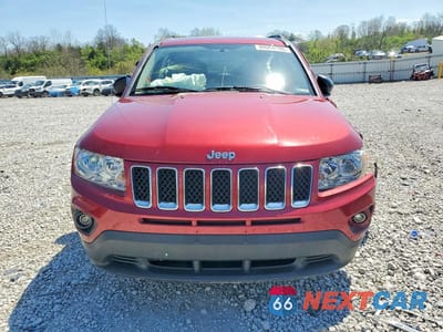 Piąte zdjęcie samochodu w środku: 2011 JEEP COMPASS SPORT VIN:1J4NF1FB2BD136686 - miniatura