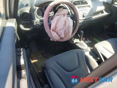 Zdjęcie 8 z 13 samochodu: 2011 HONDA FIT VIN:JHMGE8H37BS004176 - miniatura