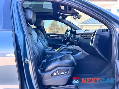 Piąte zdjęcie samochodu w środku: 2019 PORSCHE CAYENNE VIN:WP1AA2AY9KDA01367 - miniatura