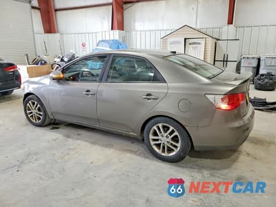 Drugie zdjęcie samochodu z przodu: 2011 KIA FORTE EX VIN:KNAFU4A25B5374452 - miniatura