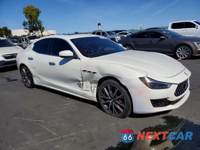 Czwarte zdjęcie samochodu z boku: 2019 MASERATI GHIBLI LUXURY VIN:ZAM57XSL8K1325067 - miniatura