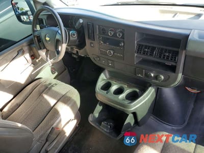 Zdjęcie 8 z 13 samochodu: 2016 CHEVROLET EXPRESS G2500 VIN:1GCWGAFF4G1297236 - miniatura