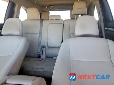 Zdjęcie 10 z 12 samochodu: 2019 TOYOTA HIGHLANDER LE VIN:5TDBZRFH9KS932049 - miniatura