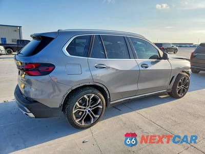Trzecie zdjęcie samochodu z tyłu: 2025 BMW X5 XDRIVE40I VIN:5UX23EU01S9Y95373 - miniatura