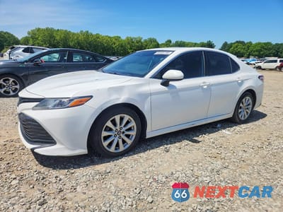 2020 TOYOTA CAMRY LE 4T1C11AK6LU936052 - główne zdjęcie licytacji z USA - miniatura