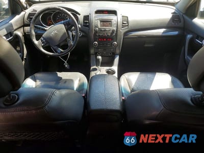 Zdjęcie 8 z 13 samochodu: 2013 KIA SORENTO EX VIN:5XYKU3A22DG421264 - miniatura