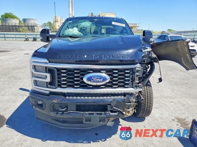 Piąte zdjęcie samochodu w środku: 2025 FORD F350 SUPER DUTY VIN:1FT8W3DT9SEC92194 - miniatura