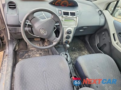 Zdjęcie 8 z 12 samochodu: 2011 TOYOTA YARIS BASE VIN:JTDJT4K33B5337603 - miniatura