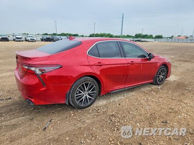 Trzecie zdjęcie samochodu z tyłu: 2022 TOYOTA CAMRY VIN:4T1G11AK6NU002865 - miniatura
