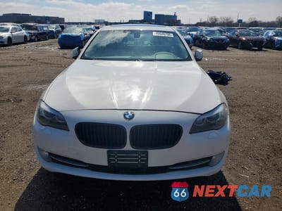 Piąte zdjęcie samochodu w środku: 2013 BMW 528 XI VIN:WBAXH5C59DD112481 - miniatura