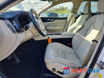 Zdjęcie 7 z 12 samochodu: 2021 VOLVO XC60 T6 MOMENTUM VIN:YV4A22RK3M1777252 - miniatura