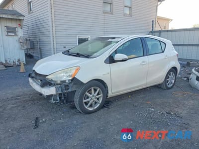 2012 TOYOTA PRIUS C THREE JTDKDTB33C1511075 - główne zdjęcie licytacji z USA - miniatura