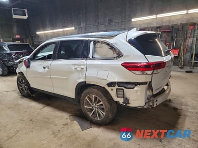 Drugie zdjęcie samochodu z przodu: 2019 TOYOTA HIGHLANDER XLE VIN:5TDJZRFH9KS578433 - miniatura