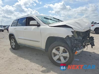 Czwarte zdjęcie samochodu z boku: 2011 JEEP GRAND CHEROKEE LAREDO VIN:1J4RS4GG6BC532201 - miniatura