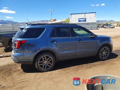 Trzecie zdjęcie samochodu z tyłu: 2018 FORD EXPLORER SPORT VIN:1FM5K8GT4JGC48772 - miniatura