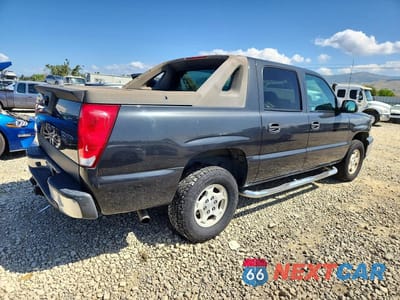 Trzecie zdjęcie samochodu z tyłu: 2004 CHEVROLET AVALANCHE C1500 VIN:3GNEC12T24G263027 - miniatura
