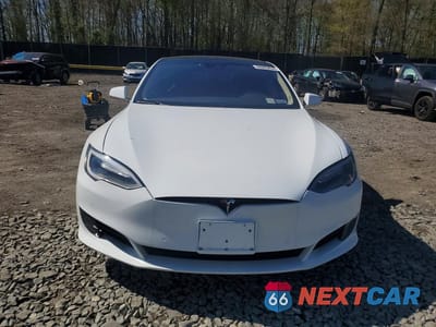 Piąte zdjęcie samochodu w środku: 2016 TESLA MODEL S VIN:5YJSA1E15GF161498 - miniatura