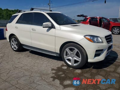 Czwarte zdjęcie samochodu z boku: 2015 MERCEDES-BENZ ML 400 4MATIC VIN:4JGDA5GB0FA591786 - miniatura