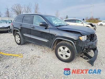 Czwarte zdjęcie samochodu z boku: 2012 JEEP GRAND CHEROKEE LAREDO VIN:1C4RJFAG3CC149637 - miniatura